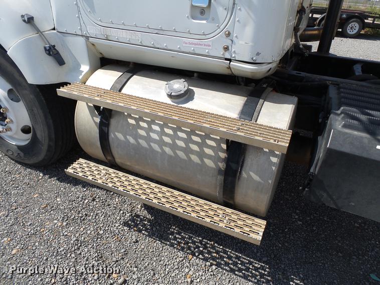 image for item DB7003 1994 International 9400 fertilizer tender truck