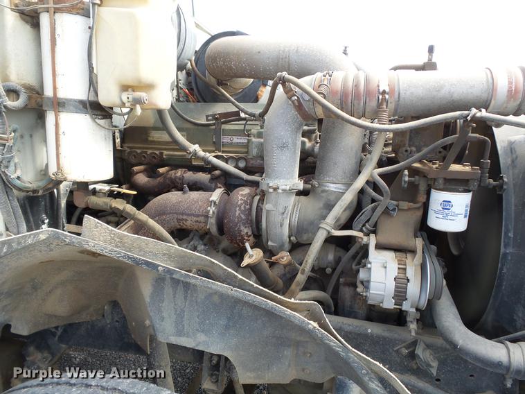 image for item DB7003 1994 International 9400 fertilizer tender truck