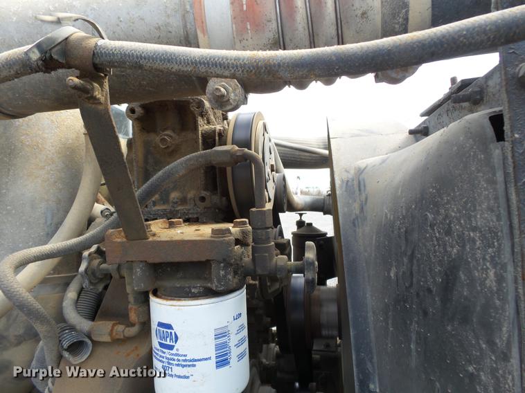 image for item DB7003 1994 International 9400 fertilizer tender truck