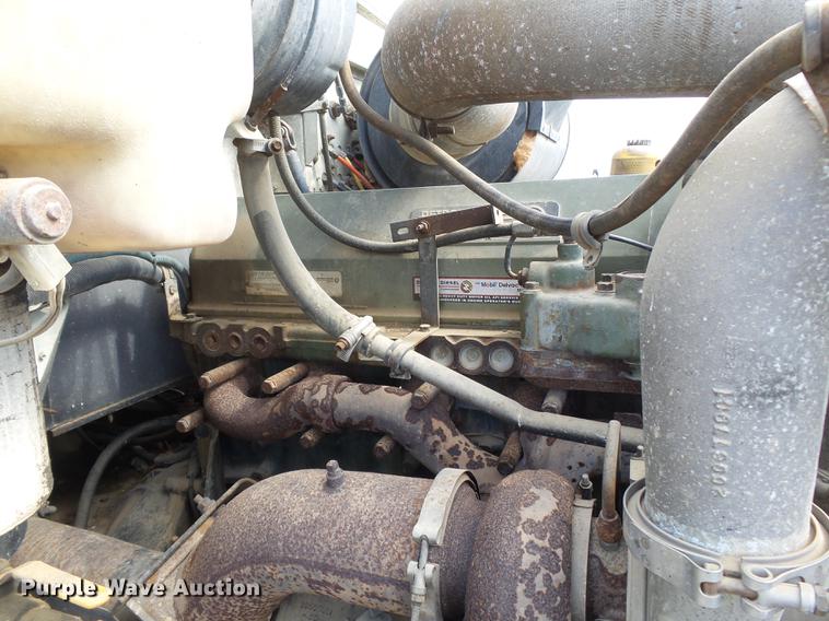 image for item DB7003 1994 International 9400 fertilizer tender truck