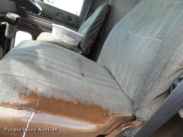 image for item DB7003 1994 International 9400 fertilizer tender truck