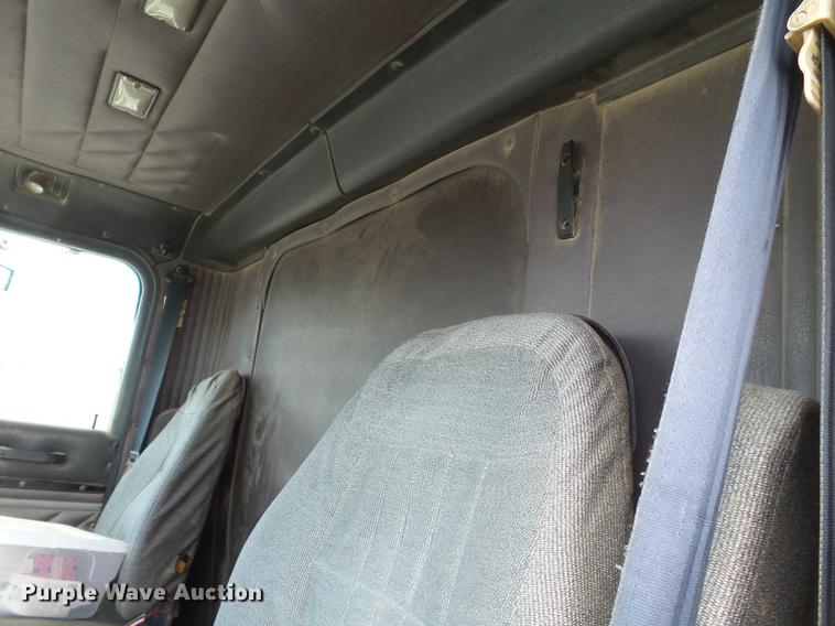 image for item DB7003 1994 International 9400 fertilizer tender truck