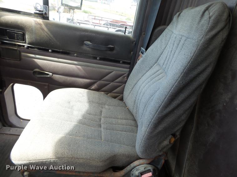 image for item DB7003 1994 International 9400 fertilizer tender truck