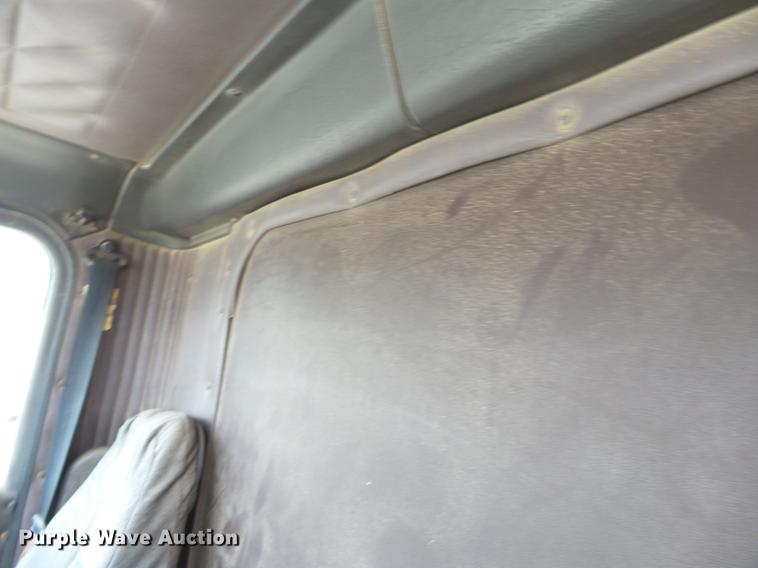 image for item DB7003 1994 International 9400 fertilizer tender truck