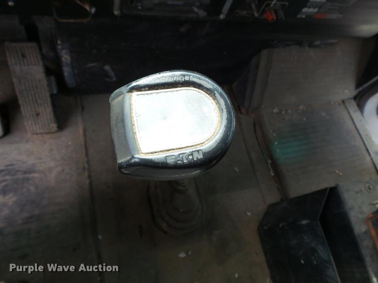 image for item DB7003 1994 International 9400 fertilizer tender truck