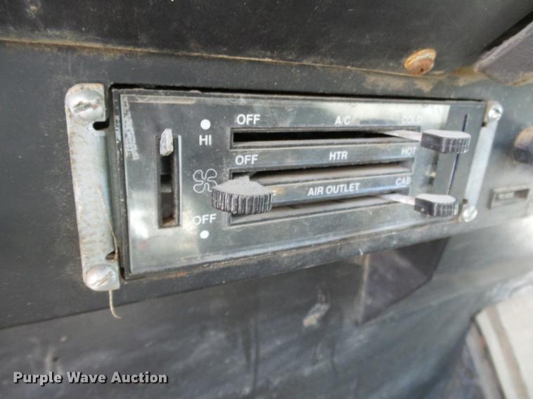 image for item DB7003 1994 International 9400 fertilizer tender truck