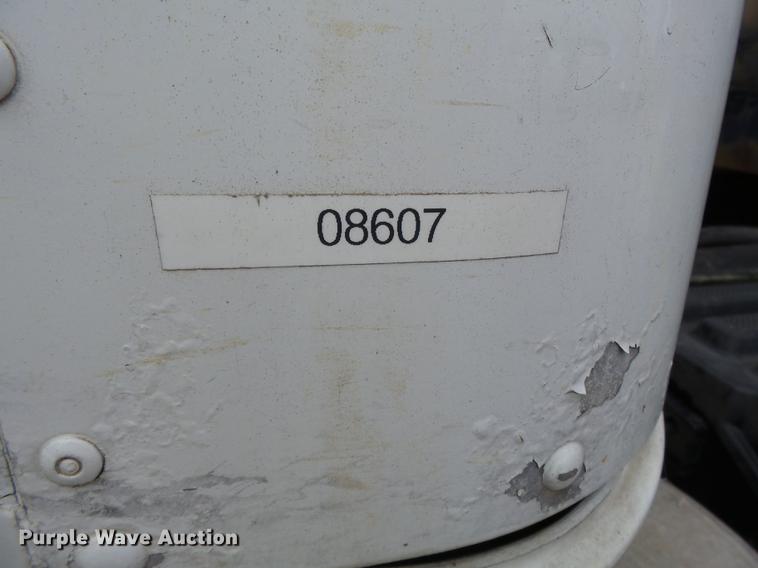 image for item DB7003 1994 International 9400 fertilizer tender truck