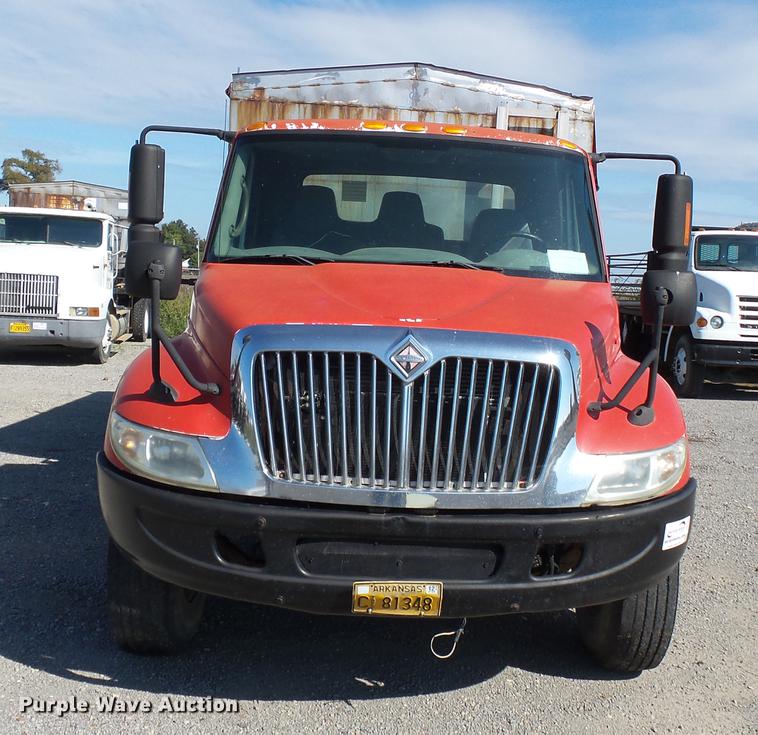 image for item DB7004 2002 International 4300 fertilizer tender truck