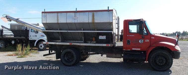 image for item DB7004 2002 International 4300 fertilizer tender truck
