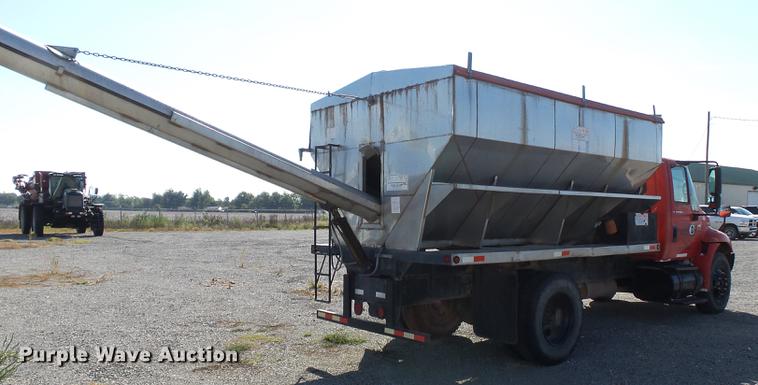 image for item DB7004 2002 International 4300 fertilizer tender truck
