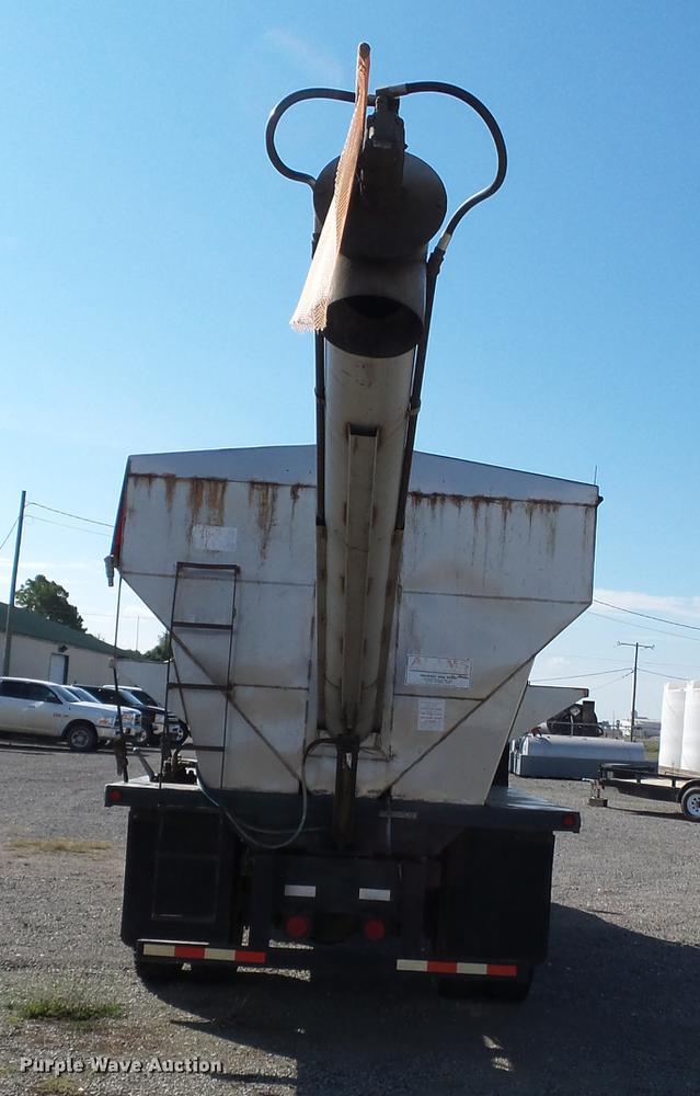 image for item DB7004 2002 International 4300 fertilizer tender truck