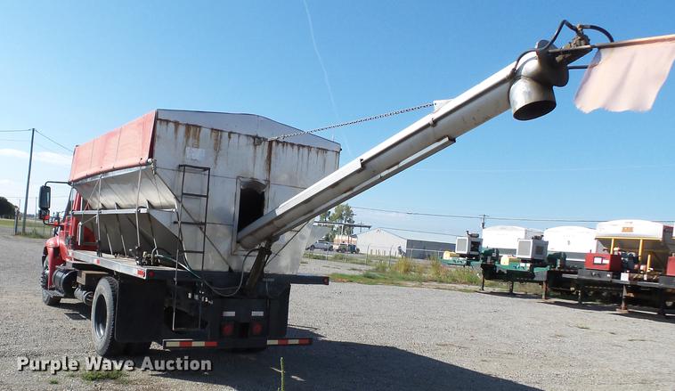 image for item DB7004 2002 International 4300 fertilizer tender truck