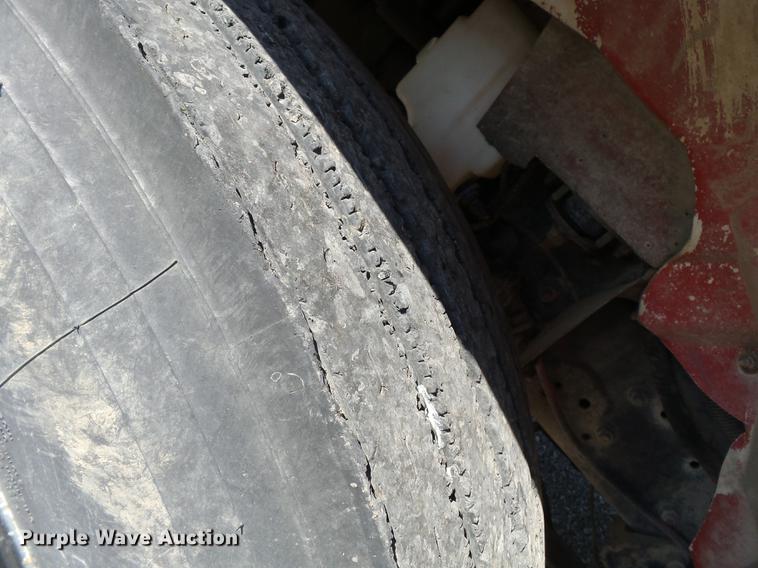 image for item DB7004 2002 International 4300 fertilizer tender truck