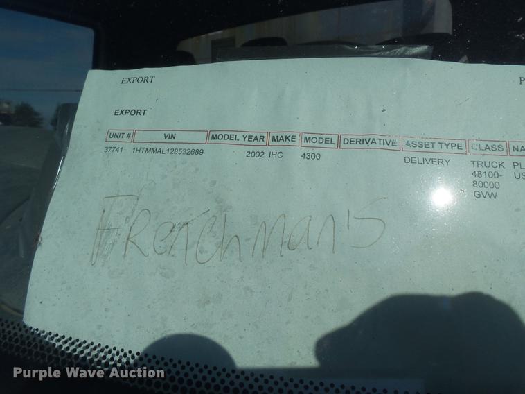 image for item DB7004 2002 International 4300 fertilizer tender truck