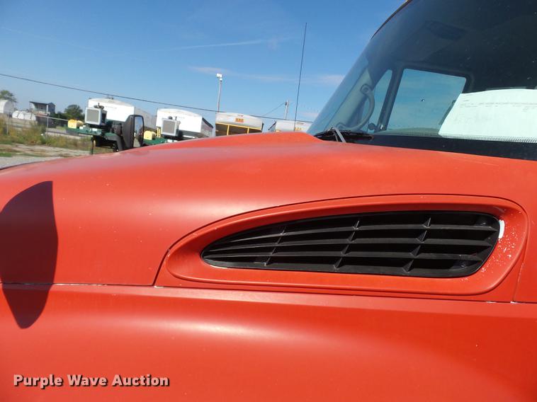 image for item DB7004 2002 International 4300 fertilizer tender truck