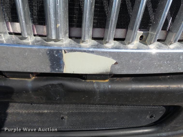 image for item DB7004 2002 International 4300 fertilizer tender truck