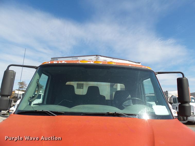 image for item DB7004 2002 International 4300 fertilizer tender truck