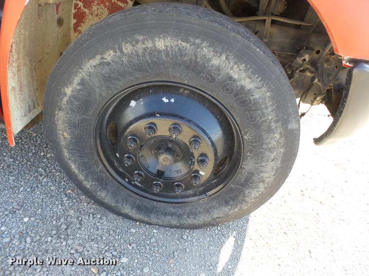 image for item DB7004 2002 International 4300 fertilizer tender truck