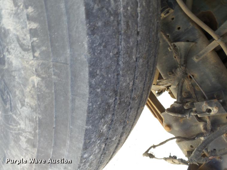 image for item DB7004 2002 International 4300 fertilizer tender truck