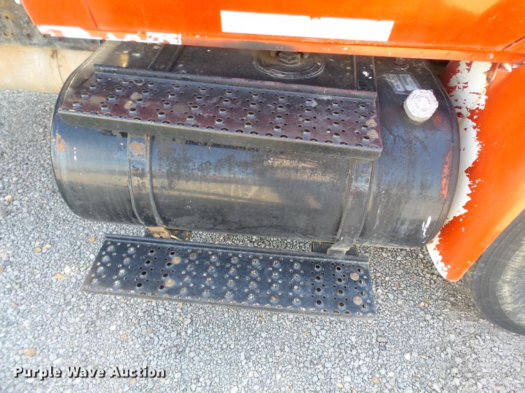 image for item DB7004 2002 International 4300 fertilizer tender truck