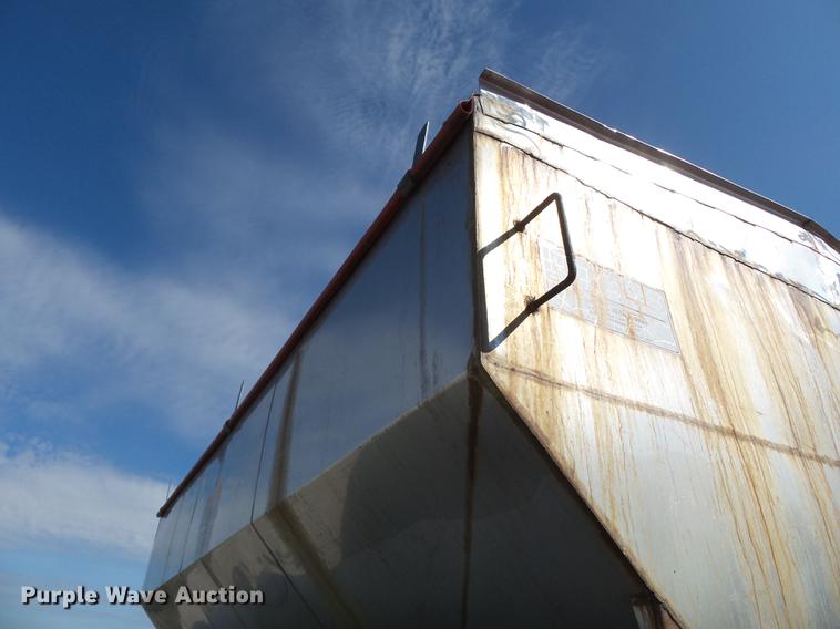 image for item DB7004 2002 International 4300 fertilizer tender truck