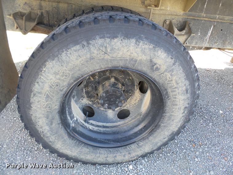 image for item DB7004 2002 International 4300 fertilizer tender truck