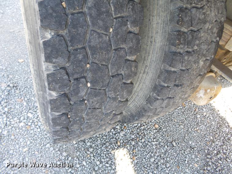 image for item DB7004 2002 International 4300 fertilizer tender truck