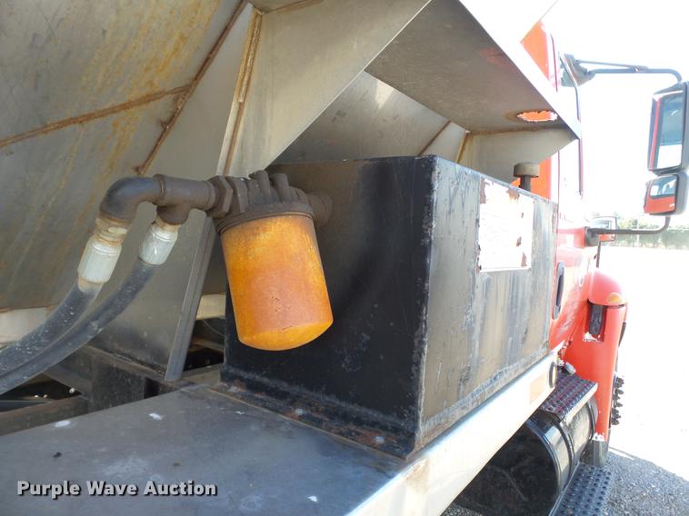 image for item DB7004 2002 International 4300 fertilizer tender truck