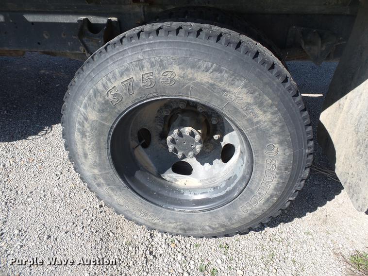 image for item DB7004 2002 International 4300 fertilizer tender truck