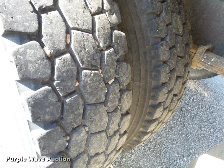 image for item DB7004 2002 International 4300 fertilizer tender truck