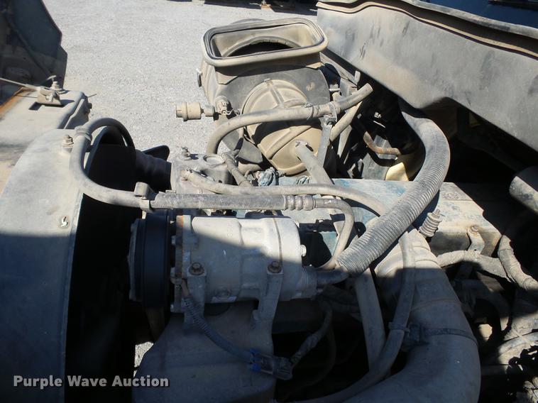 image for item DB7004 2002 International 4300 fertilizer tender truck