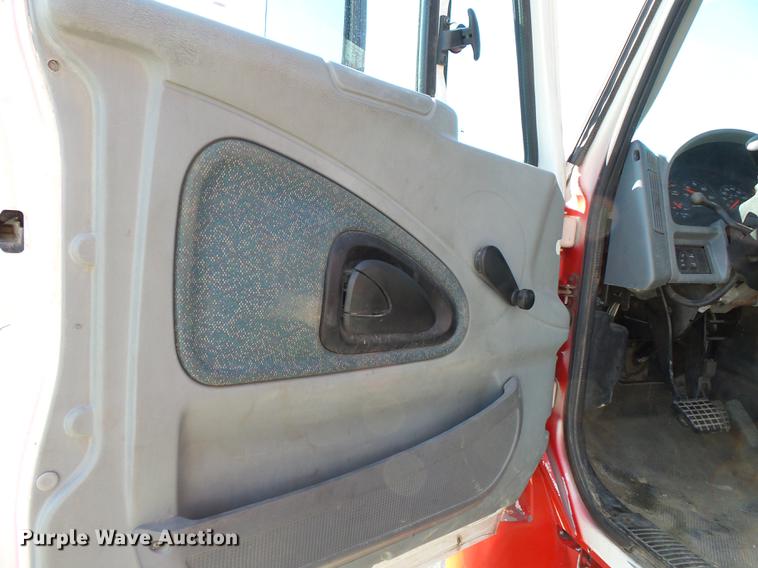 image for item DB7004 2002 International 4300 fertilizer tender truck