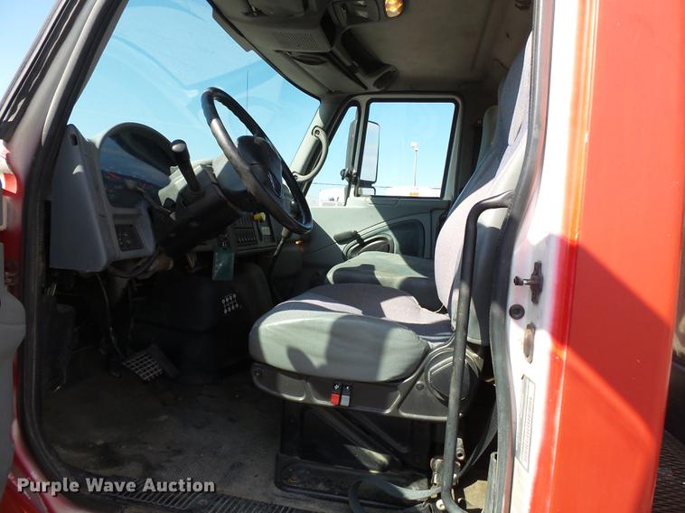 image for item DB7004 2002 International 4300 fertilizer tender truck