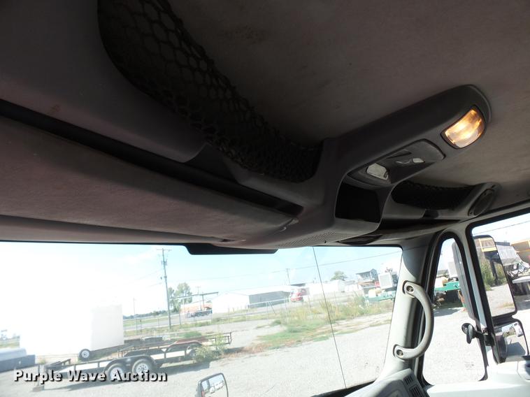 image for item DB7004 2002 International 4300 fertilizer tender truck