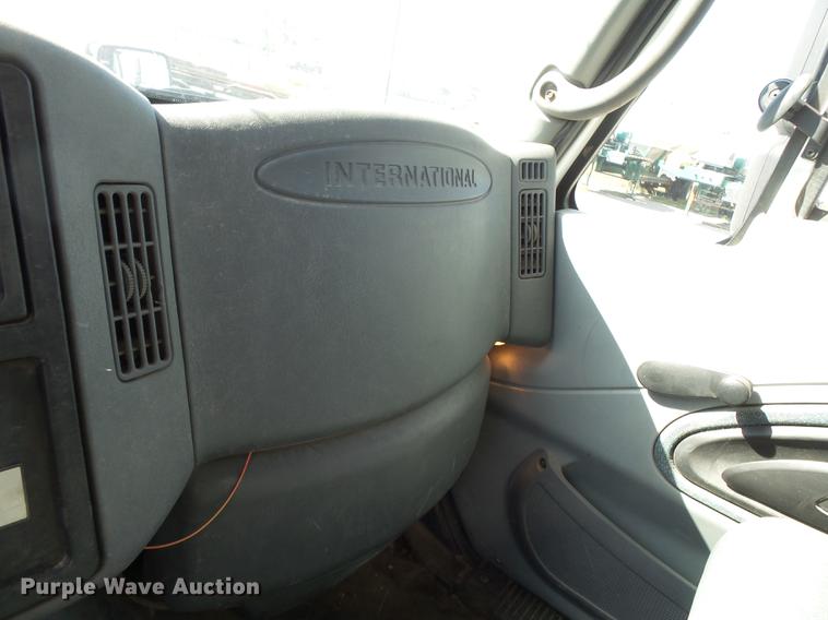 image for item DB7004 2002 International 4300 fertilizer tender truck