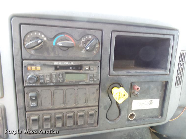 image for item DB7004 2002 International 4300 fertilizer tender truck