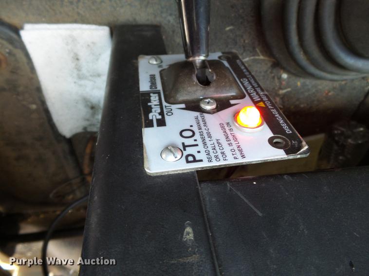 image for item DB7004 2002 International 4300 fertilizer tender truck