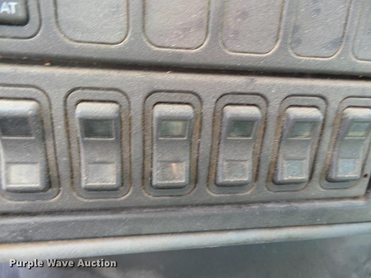 image for item DB7004 2002 International 4300 fertilizer tender truck