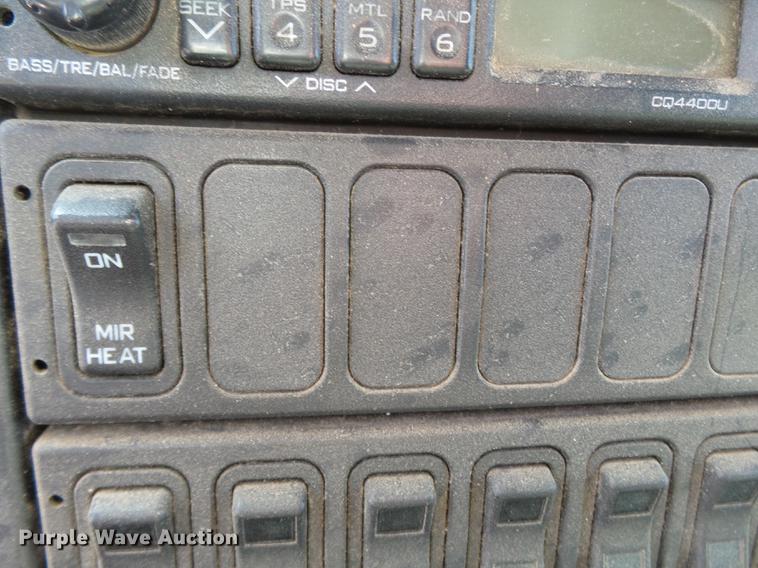 image for item DB7004 2002 International 4300 fertilizer tender truck