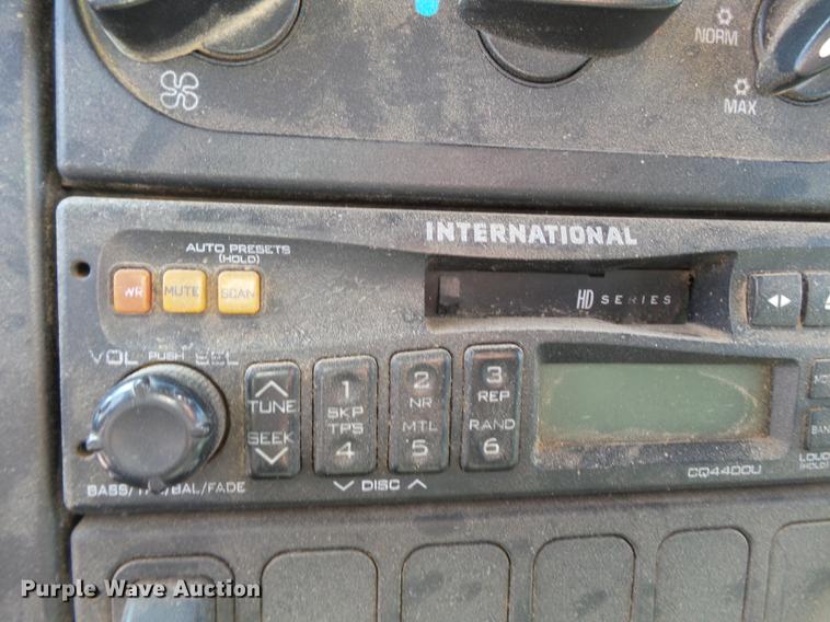 image for item DB7004 2002 International 4300 fertilizer tender truck