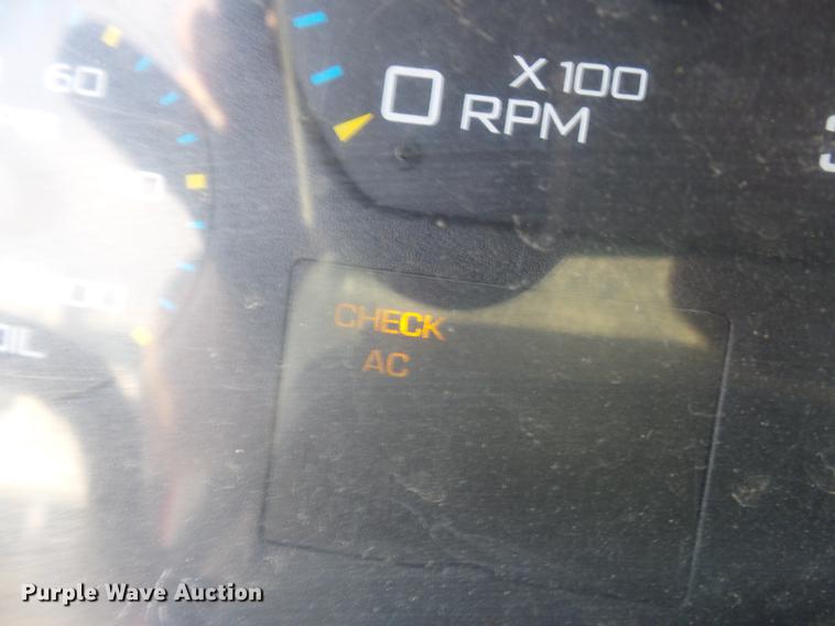 image for item DB7004 2002 International 4300 fertilizer tender truck