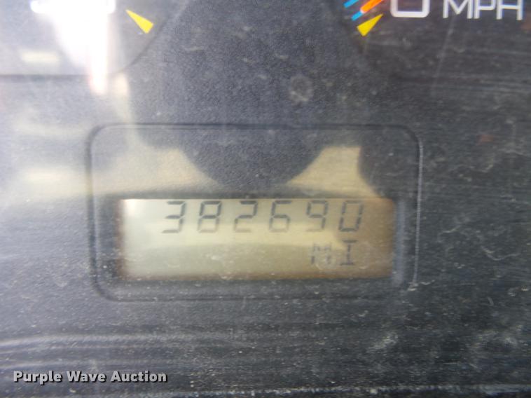 image for item DB7004 2002 International 4300 fertilizer tender truck