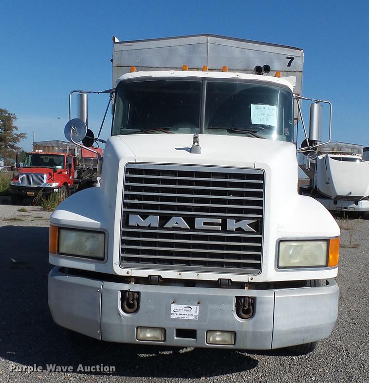 image for item DB7006 1997 Mack CH613 fertilizer tender truck