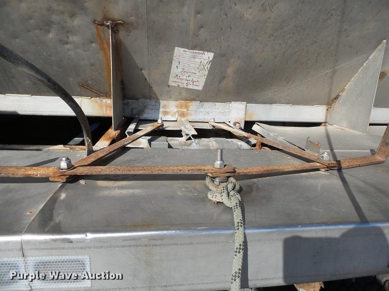 image for item DB7006 1997 Mack CH613 fertilizer tender truck