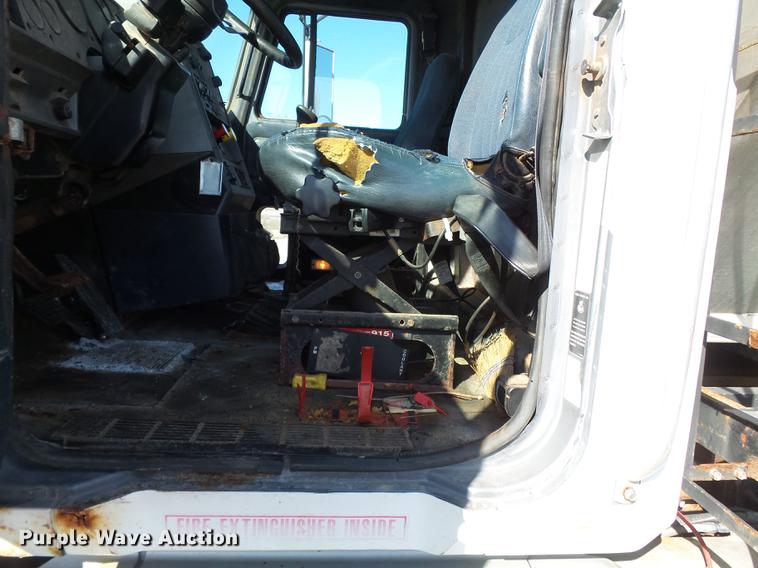 image for item DB7006 1997 Mack CH613 fertilizer tender truck