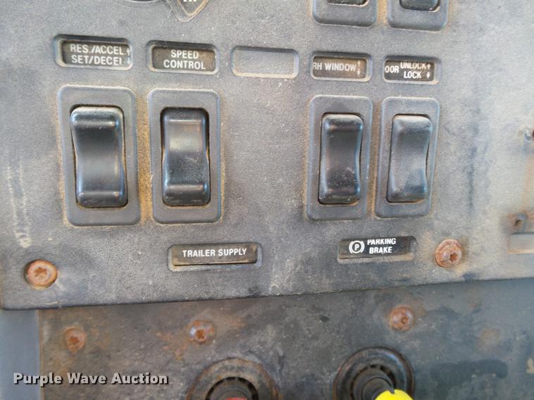 image for item DB7006 1997 Mack CH613 fertilizer tender truck