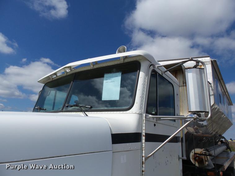 image for item DB7007 1994 Freightliner FLD fertilizer tender truck