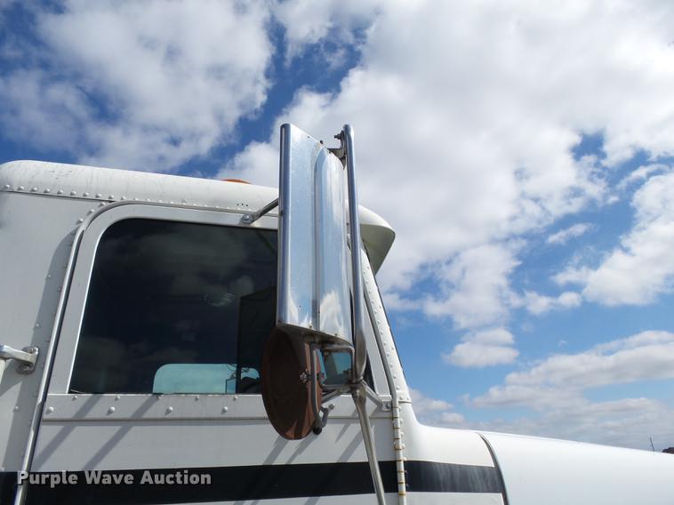 image for item DB7007 1994 Freightliner FLD fertilizer tender truck