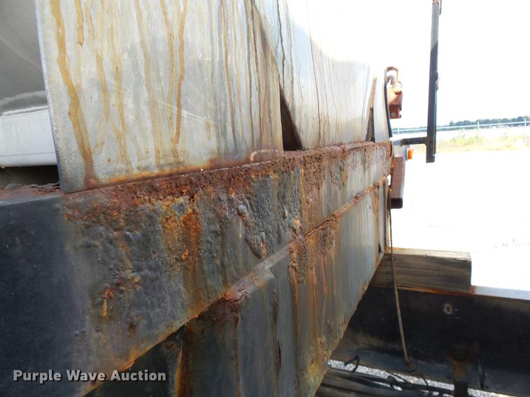 image for item DB7007 1994 Freightliner FLD fertilizer tender truck