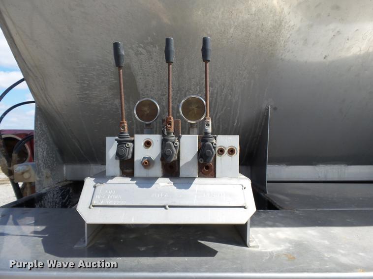 image for item DB7007 1994 Freightliner FLD fertilizer tender truck